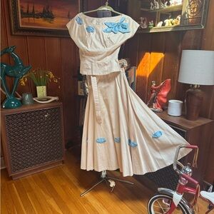 Vintage 2pc, cream w blue ribbon / bows / rhinestones!!